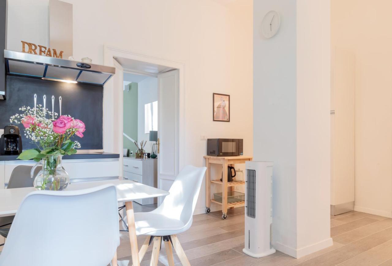 Duomo-Navigli Charming And Modern With Fast Wifi Apartment มิลาน ภายนอก รูปภาพ