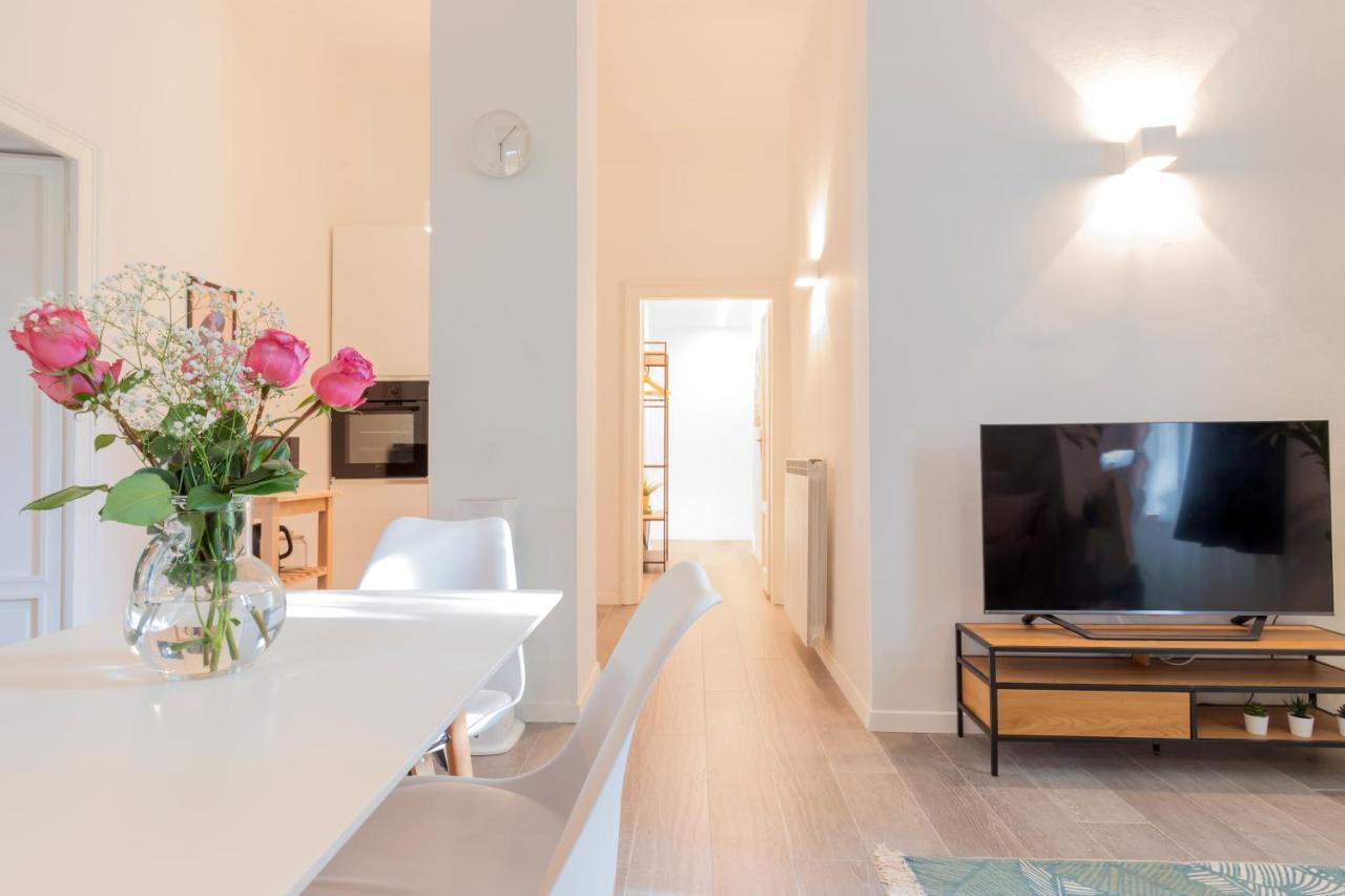 Duomo-Navigli Charming And Modern With Fast Wifi Apartment มิลาน ภายนอก รูปภาพ