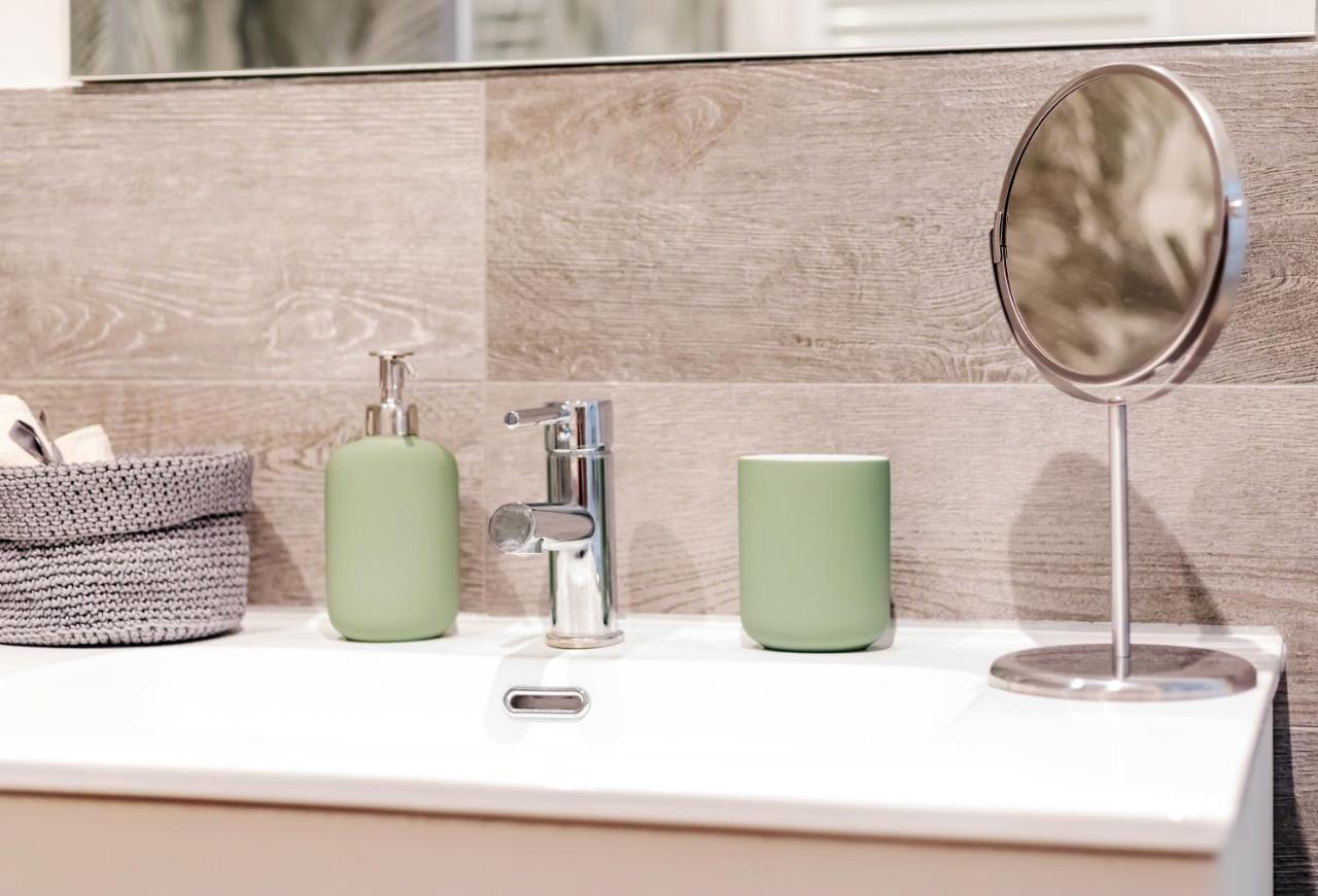 Duomo-Navigli Charming And Modern With Fast Wifi Apartment มิลาน ภายนอก รูปภาพ